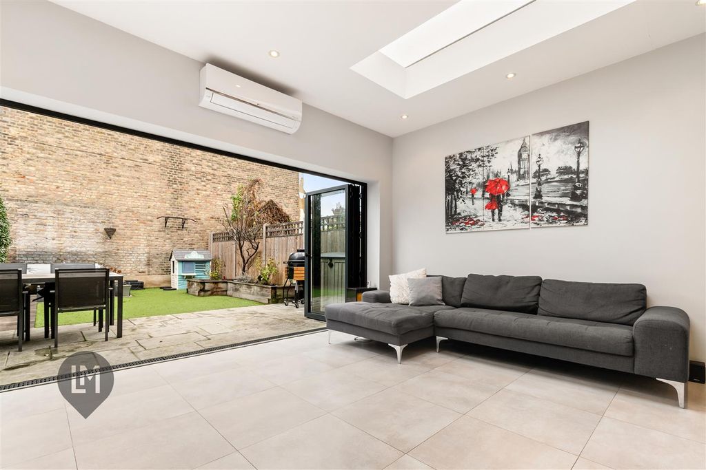 Property photo 3 of 7 Kitchen/Dining/Living Room