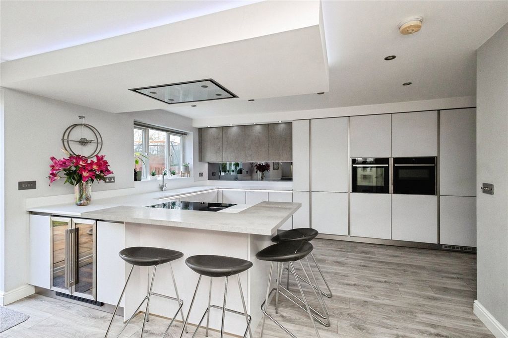 Property photo 3 of 24 Kitchen