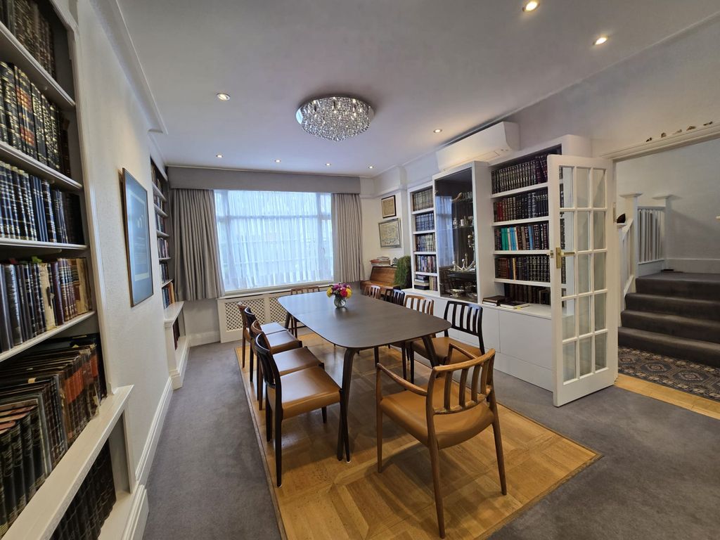 Property photo 1 of 13 Six Bedroom House Available Chain Free On Leeside Crescent Nw11