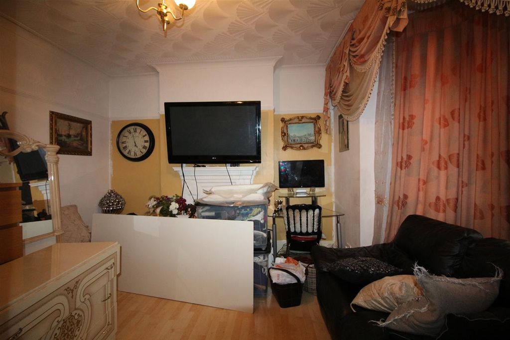 Property photo 3 of 10 Living Room: