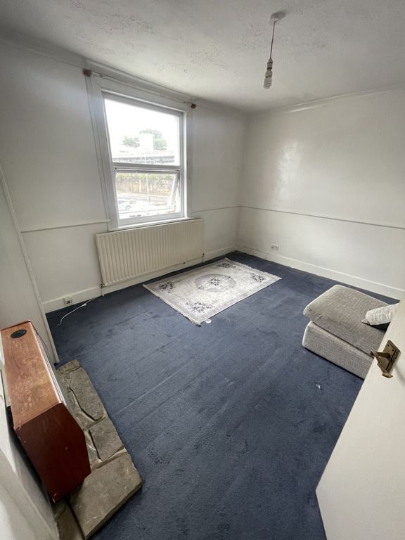 Property photo 2 of 5 4205052