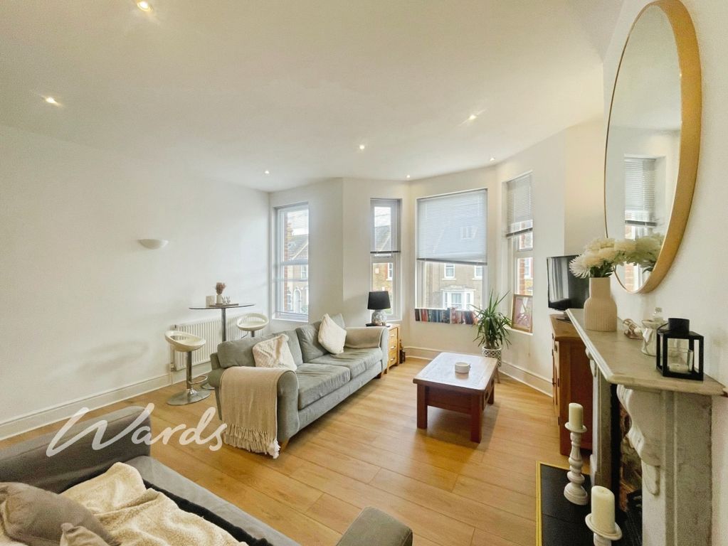 Property photo 3 of 9 Loumge