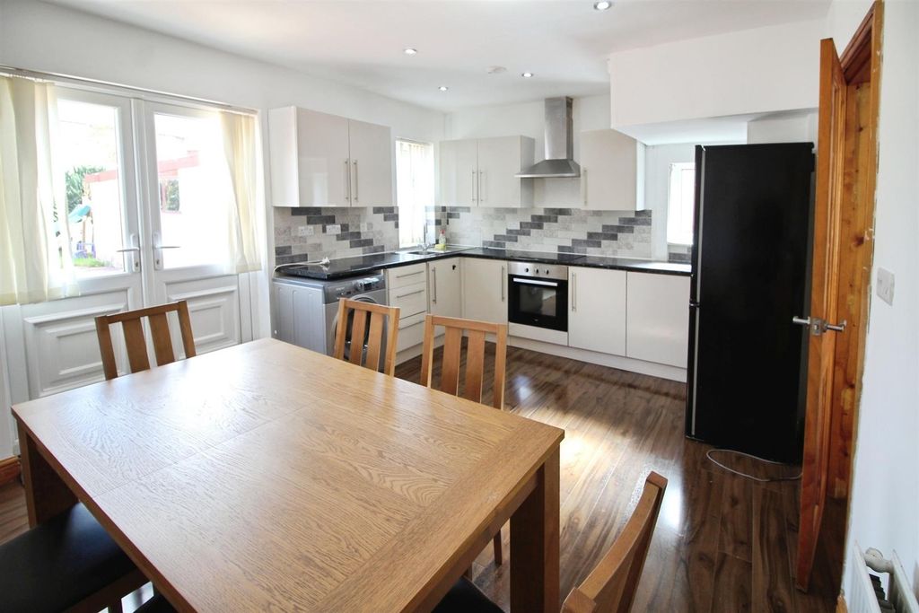 Property photo 3 of 13 Kitchen/Dining