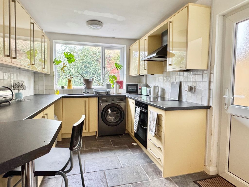 Property photo 3 of 9 Kitchen/Breakfast