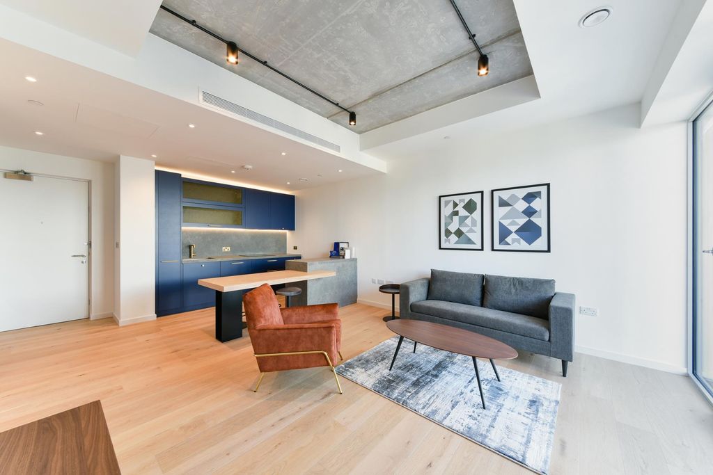 Property photo 2 of 20