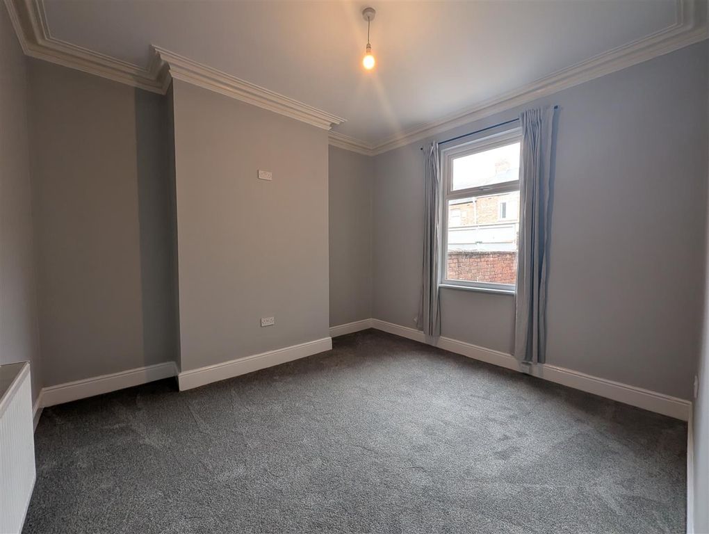Property photo 3 of 10 Dining Room