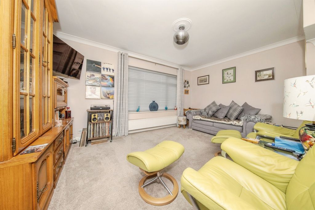 Property photo 3 of 19