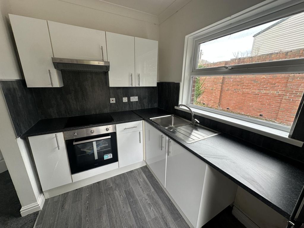 Property photo 3 of 6 Kitchen