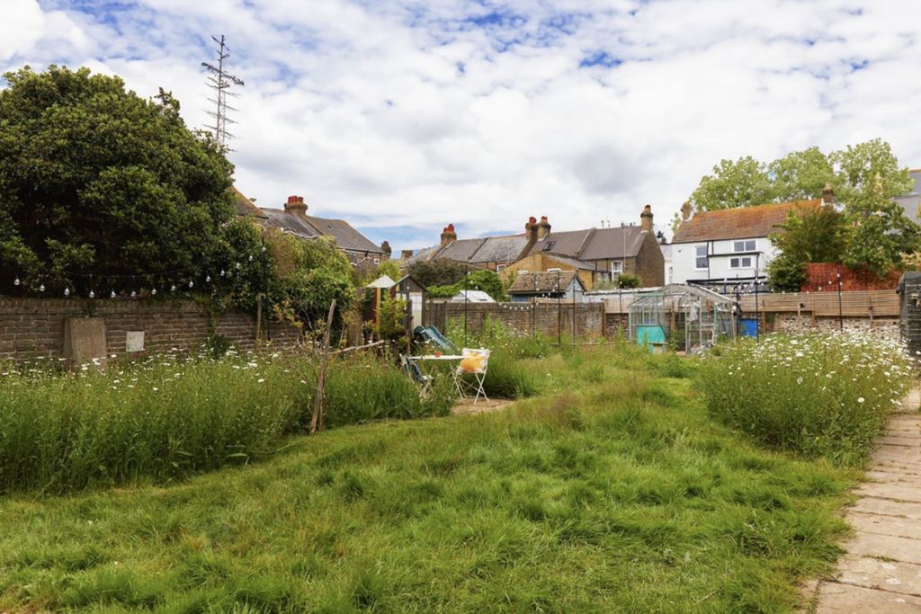 Property photo 3 of 33