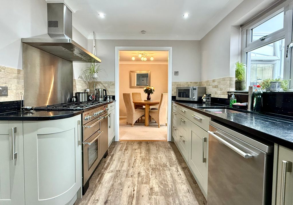 Property photo 2 of 27