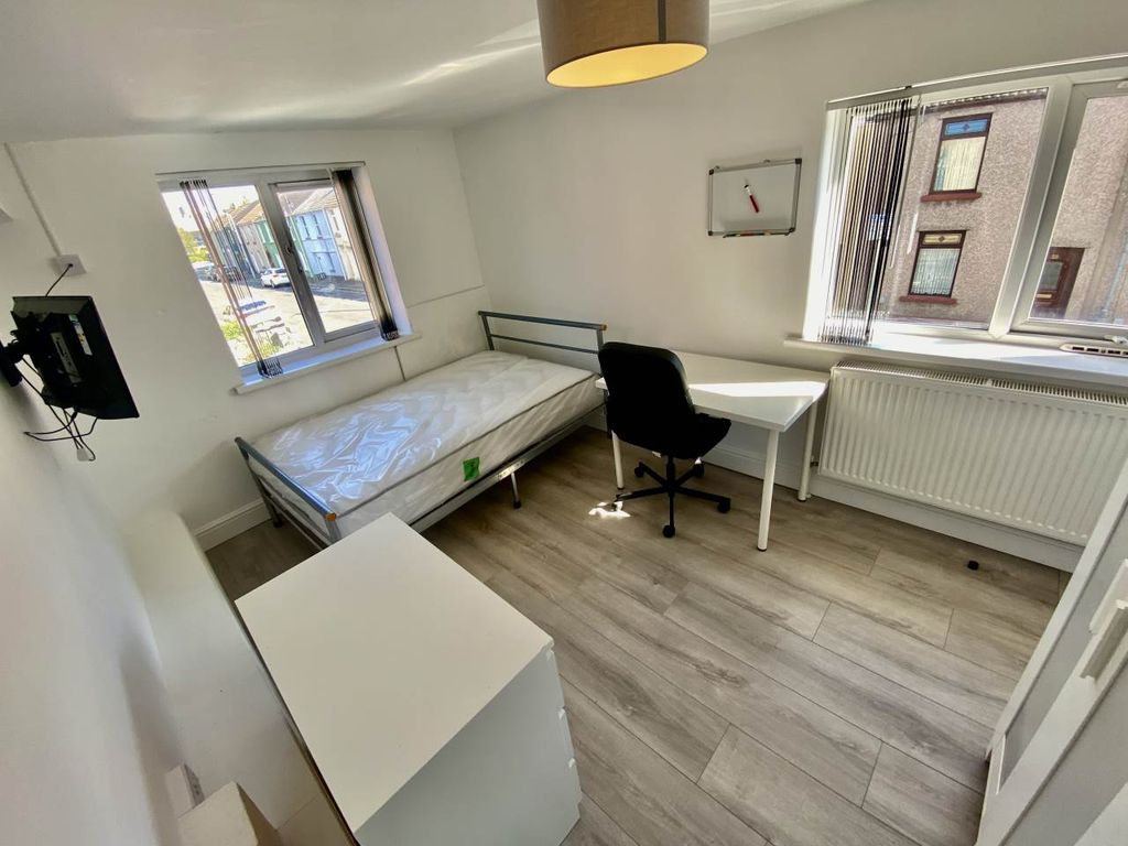 Property photo 1 of 12 Img_8878