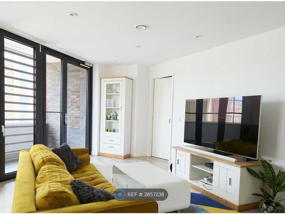 Property photo 1 of 8 Living Room