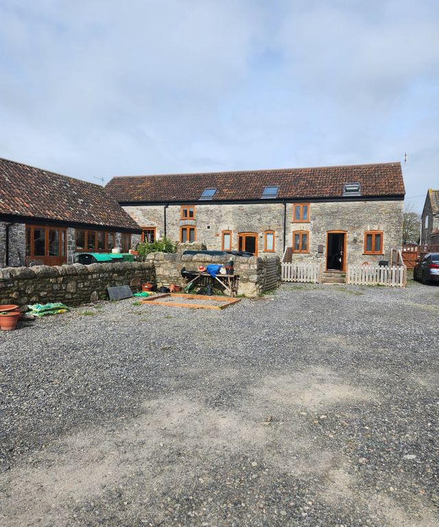 Property photo 1 of 17 Charming Stone-Built Terraced House With Rustic Ti...