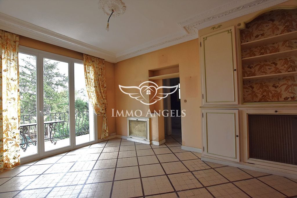 Property photo 1 of 13 Villa Located In The Quiet And Sought-After Area Of La Barasse.