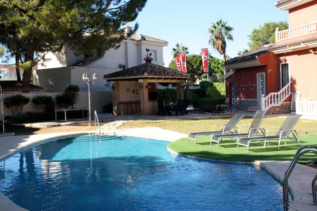 Property photo 2 of 65