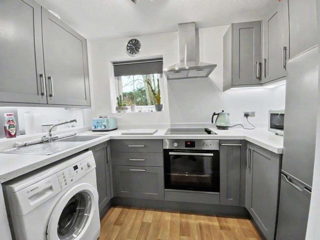 Property photo 3 of 8 Kitchen 2.Jpg