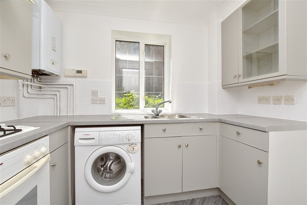Property photo 2 of 11 Kitchen