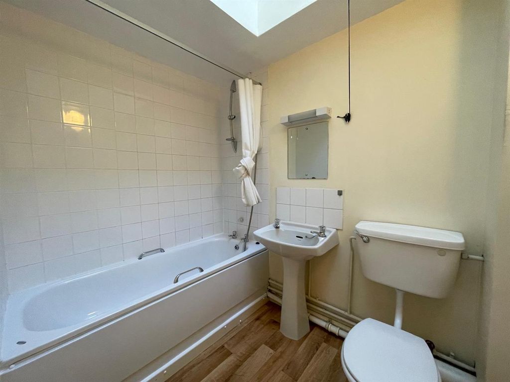 Property photo 2 of 8 Img-20251202-Wa0027.Jpg