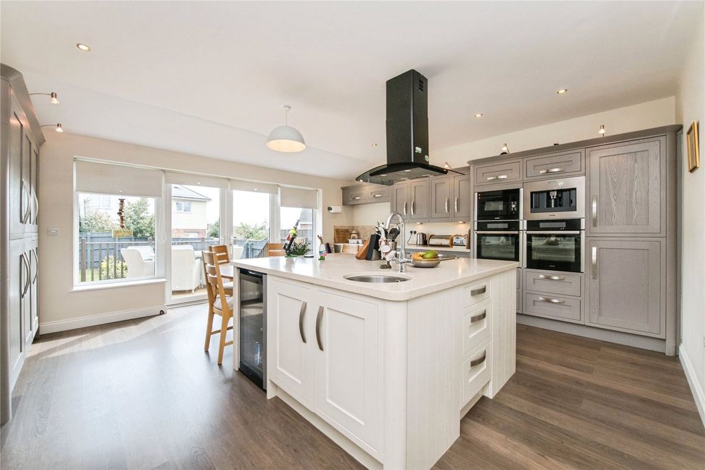 Property photo 2 of 20 Picture No. 14