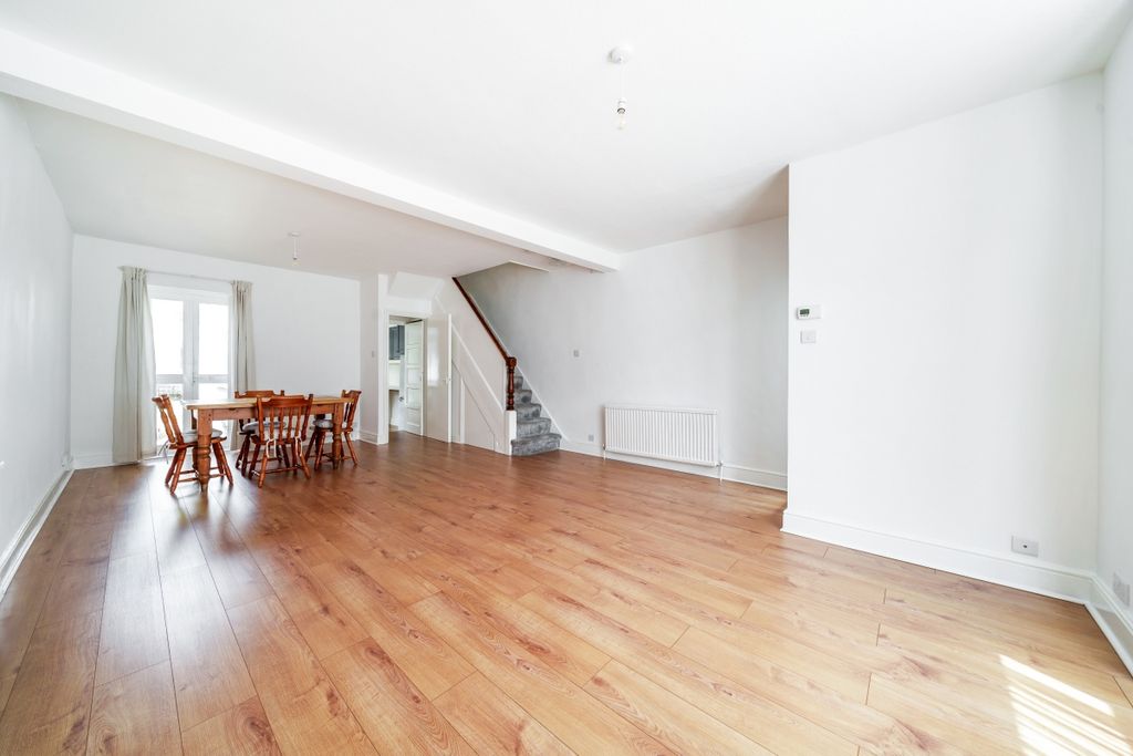 Property photo 2 of 13 1012044 (2)