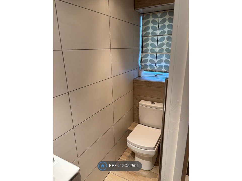 Property photo 3 of 25 Ground Floor Toilet