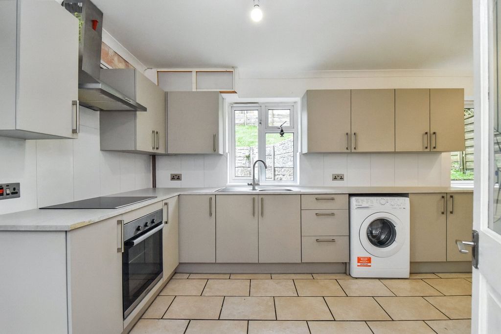 Property photo 3 of 11 Picture No. 18