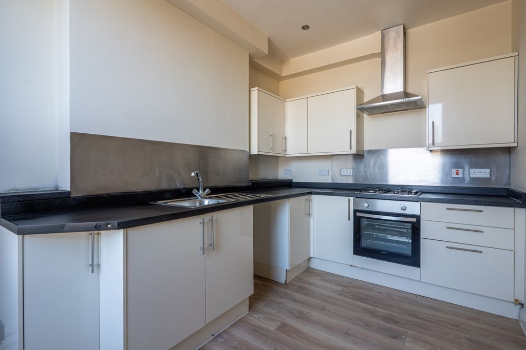 Property photo 2 of 16 5378351