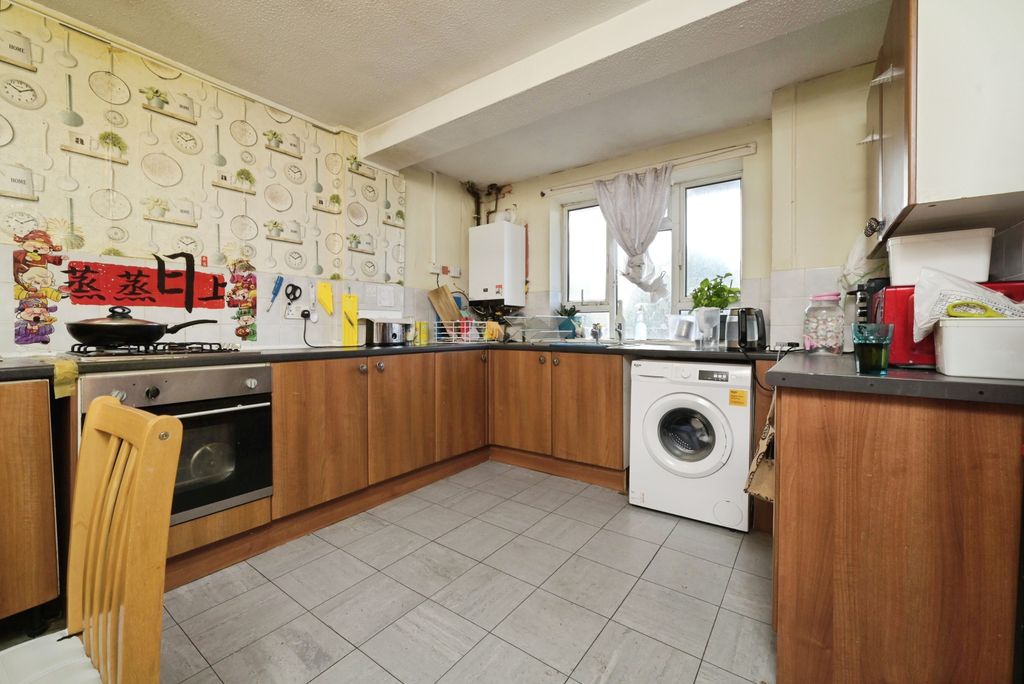 Property photo 3 of 20 Kitchen