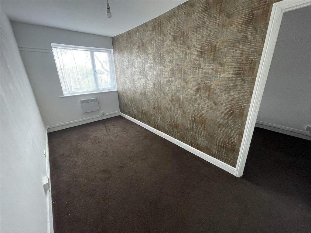 Property photo 3 of 8 Lounge