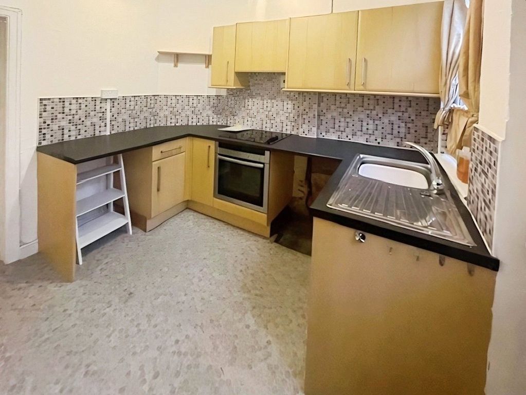 Property photo 3 of 9 Kitchen