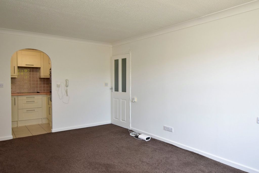 Property photo 3 of 16 Living Room