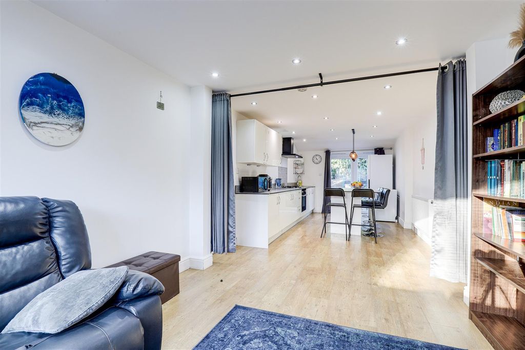 Property photo 3 of 18 Img_8108-Img_8112.Jpg