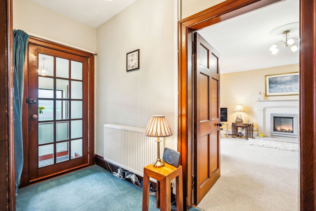 Property photo 2 of 31