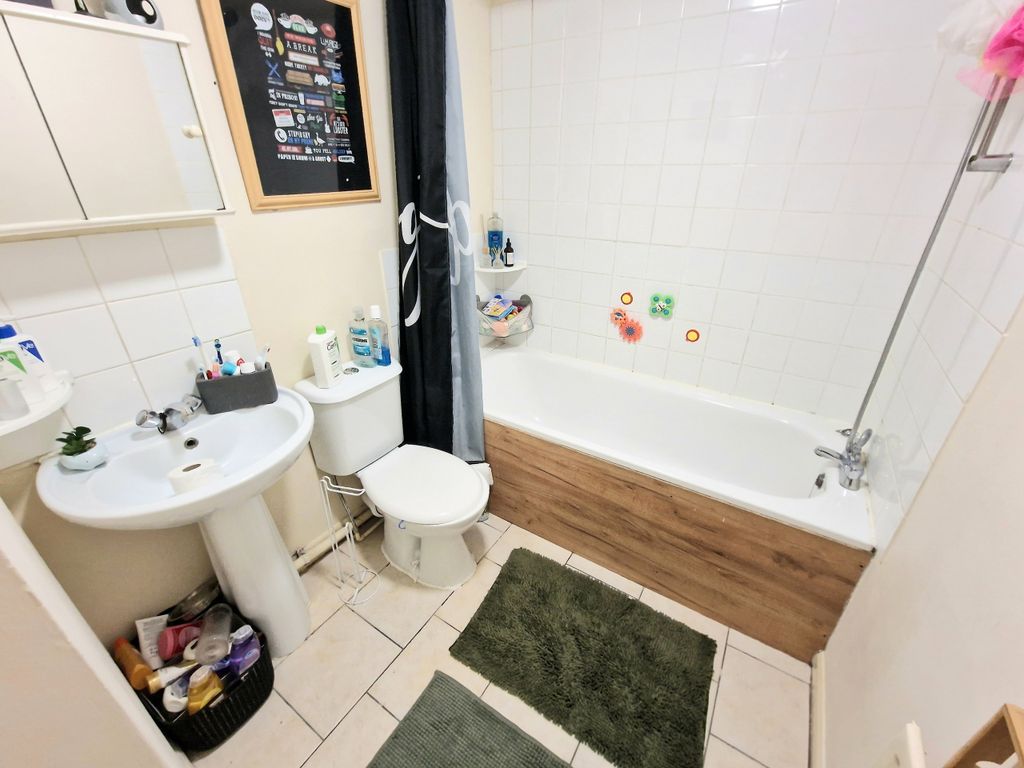 Property photo 2 of 5 Bathroom