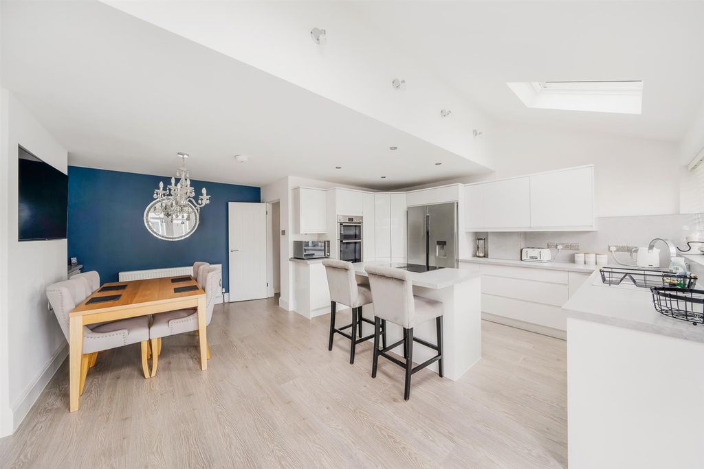 Property photo 2 of 18 Kitchen 2.Jpg