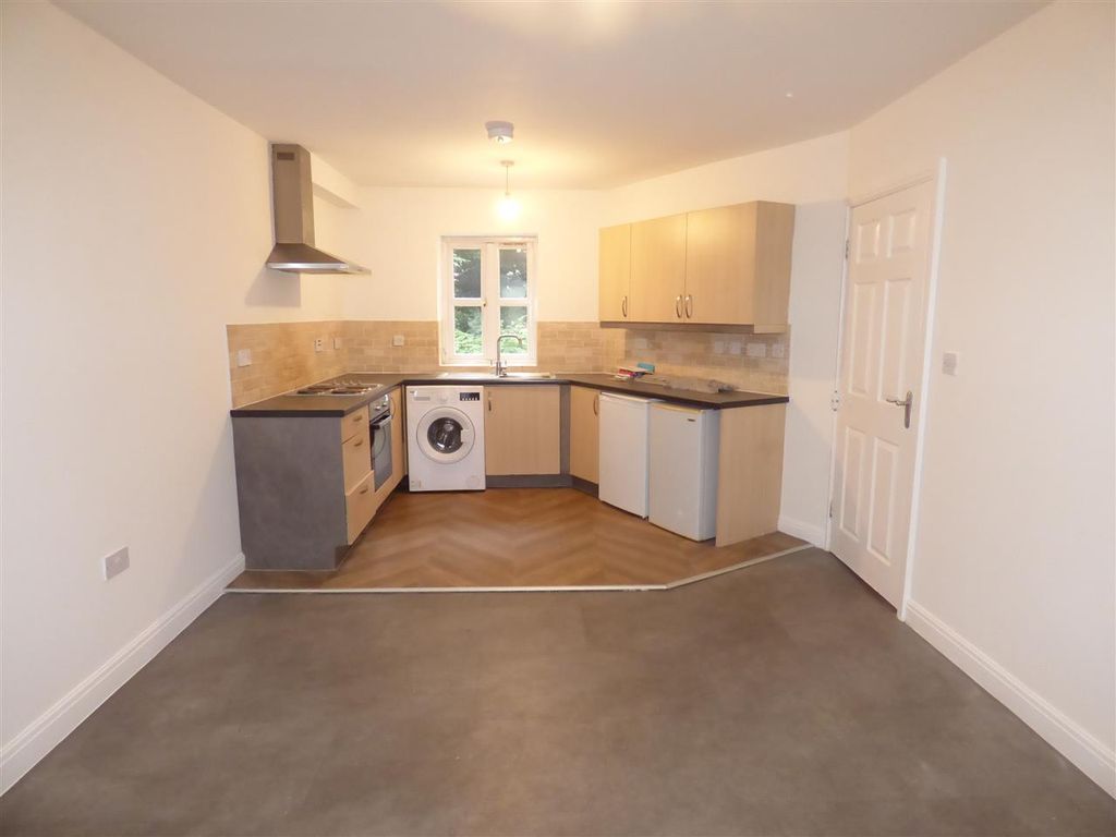 Property photo 3 of 13 Lounge/Kitchen