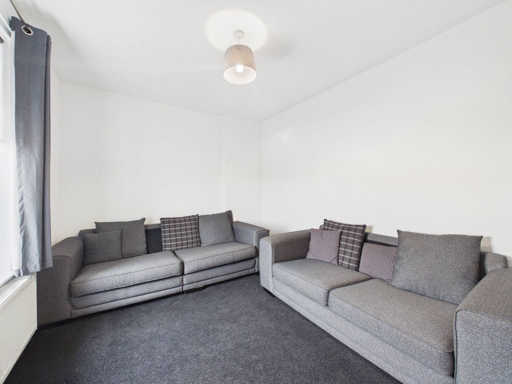 Property photo 3 of 19 Living Room