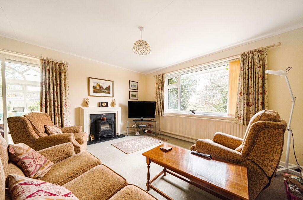 Property photo 2 of 24 Sitting Room