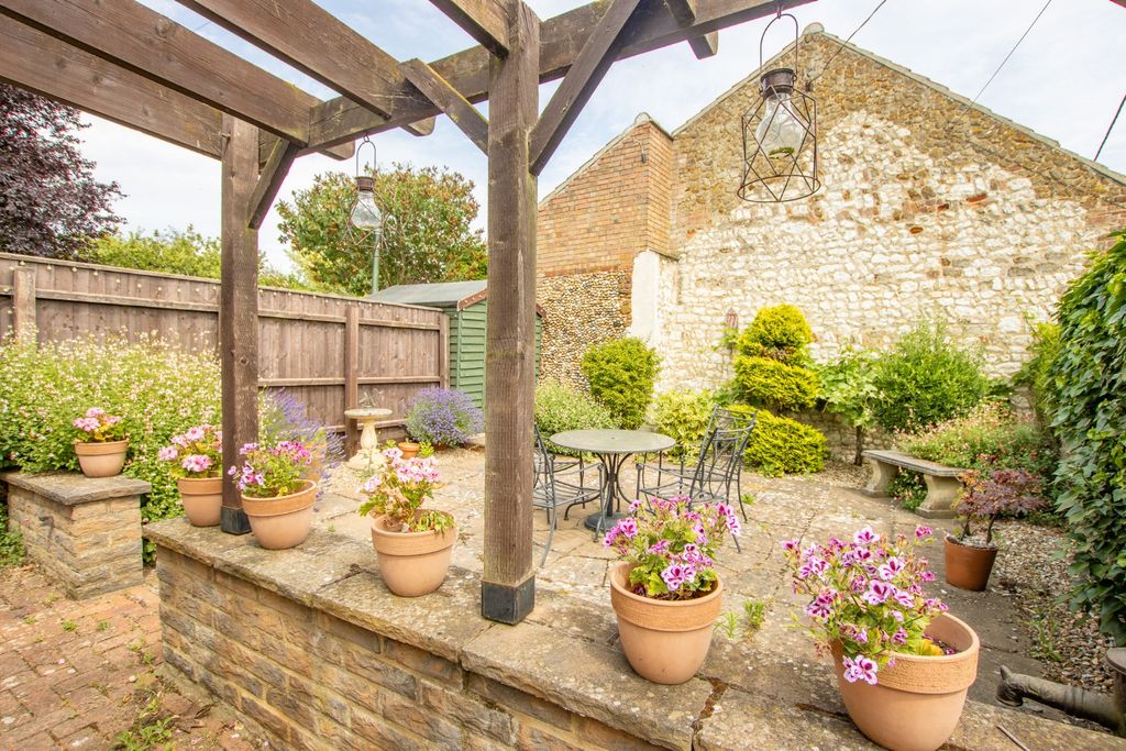 Property photo 2 of 16 5254325