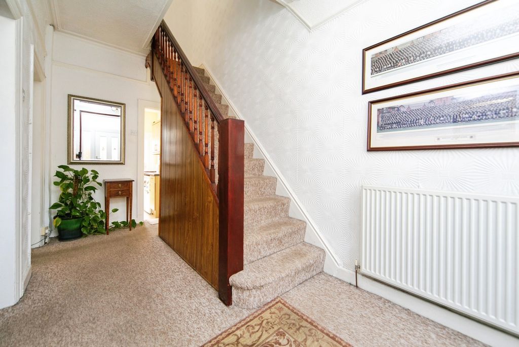 Property photo 3 of 17 Photo