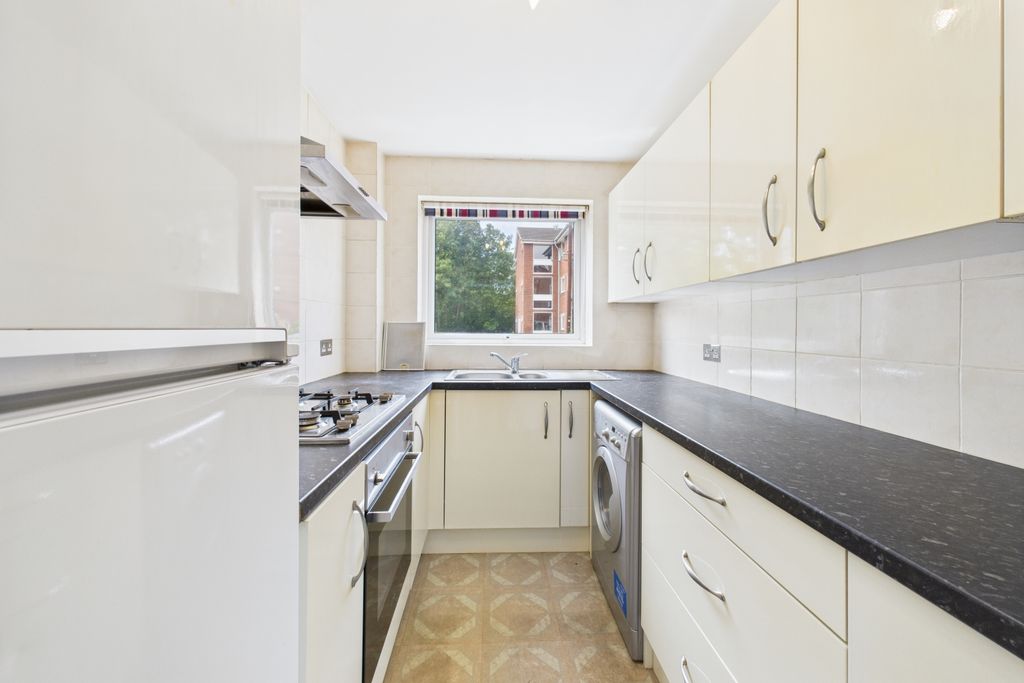 Property photo 2 of 11 Kitchen