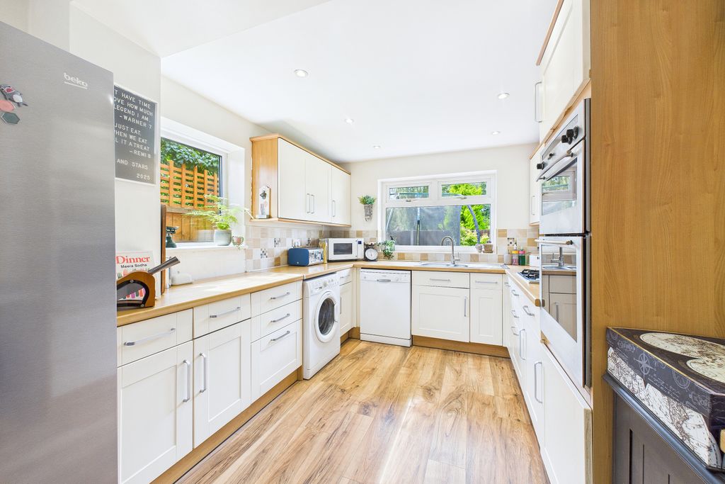 Property photo 3 of 16 Kitchen