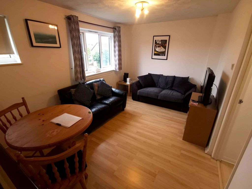 Property photo 3 of 5 Living Room