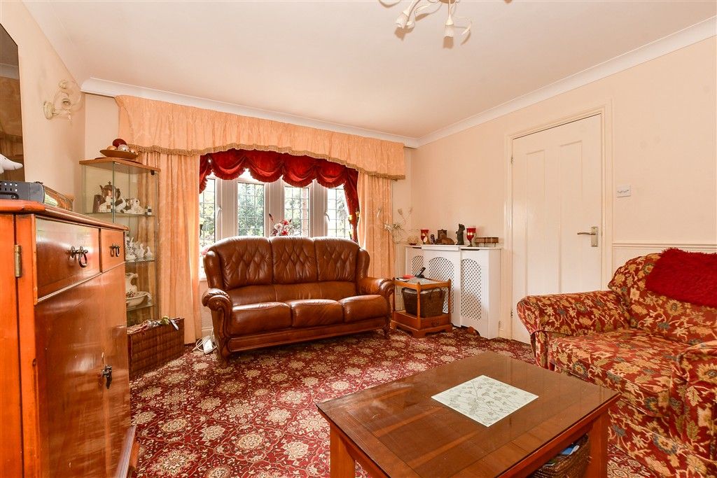 Property photo 3 of 18 Lounge