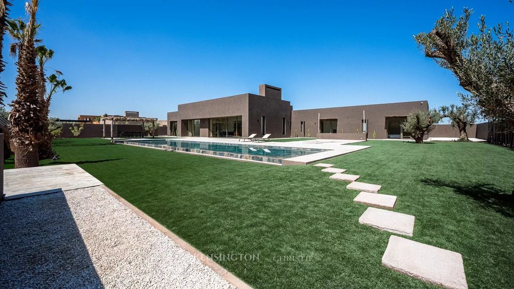 Property photo 2 of 44