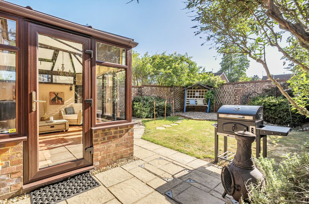 Property photo 2 of 19 12953504668277E8B187Dbarw