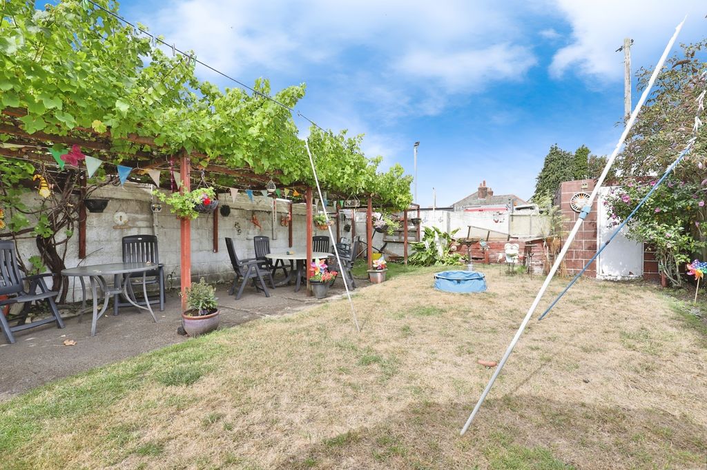 Property photo 2 of 17 Photo