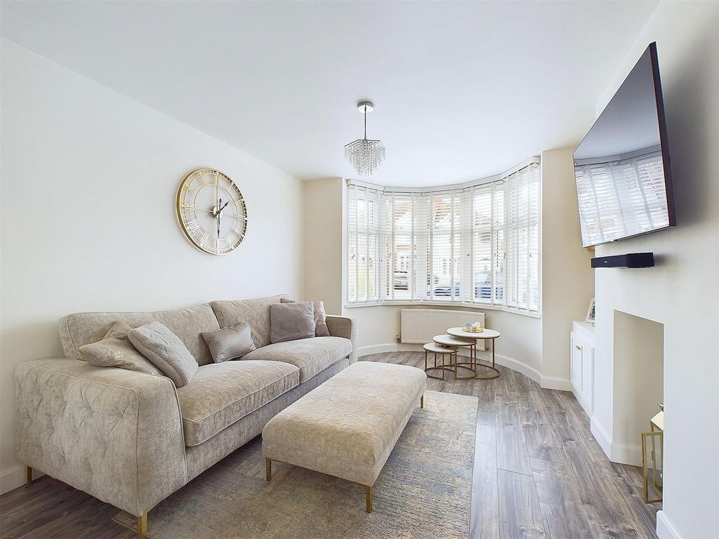 Property photo 3 of 11 Cam03736G0-Pr0053-Still013.Jpg