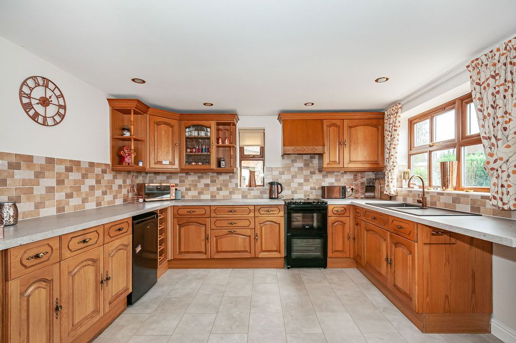 Property photo 2 of 23