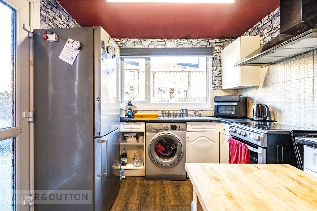 Property photo 2 of 17 Kitchen